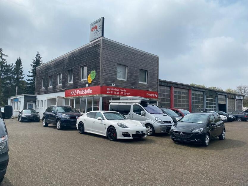 Halle mit Büro