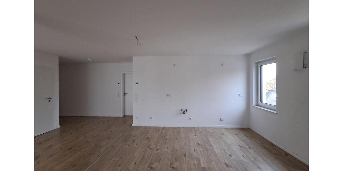 Anfragen NUR per E-Mail. Beliebte Wulsdorf. Bj 2022. Gepflegte 3-Zimmer 87 qm Wohnung mit offener Küche, Balkon, Aufzug, GarderobenraumAK, Fußbodenheizung und PKW-Stellplatz. 3 zimmer