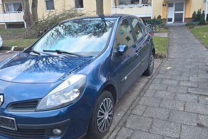 Renault Clio 108.000 km 3.200 &euro; Bremerhaven 27580