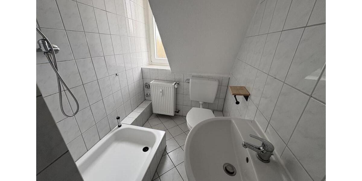 Dachgeschoßwohnung Bremerhaven Geestemünde - 3 Zimmer, 56 m&sup2;, 399&euro; | Angebot:24628490