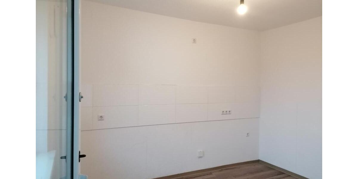 Anfragen NUR per E-Mail. Demnächst. Beliebte Wulsdorf. 2-Zimmer Romantische Maisonette Wohnung über 2 Ebenen mit Sichtbalken, Balkon und PKW-Stellplatz. 2 zimmer