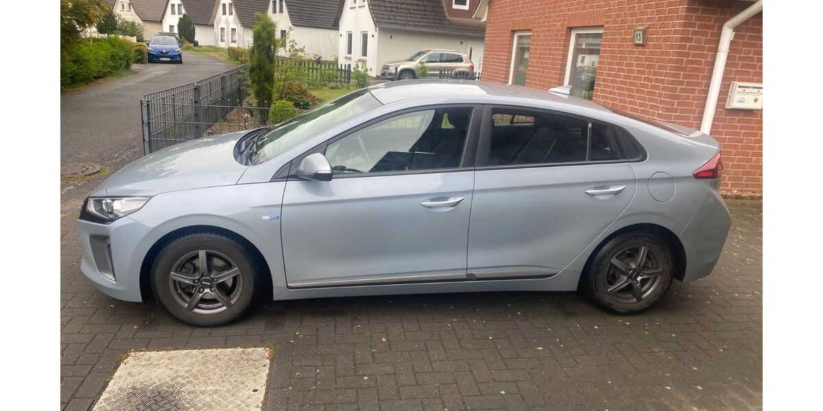 Hyundai IONIQ 141.000 km 10.500 &euro; Bremerhaven 27578