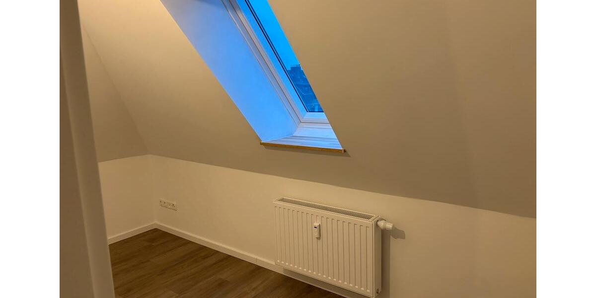 Dachgeschoßwohnung Bremerhaven Geestemünde - 2.5 Zimmer, 50 m&sup2;, 600&euro; | Angebot:25853122