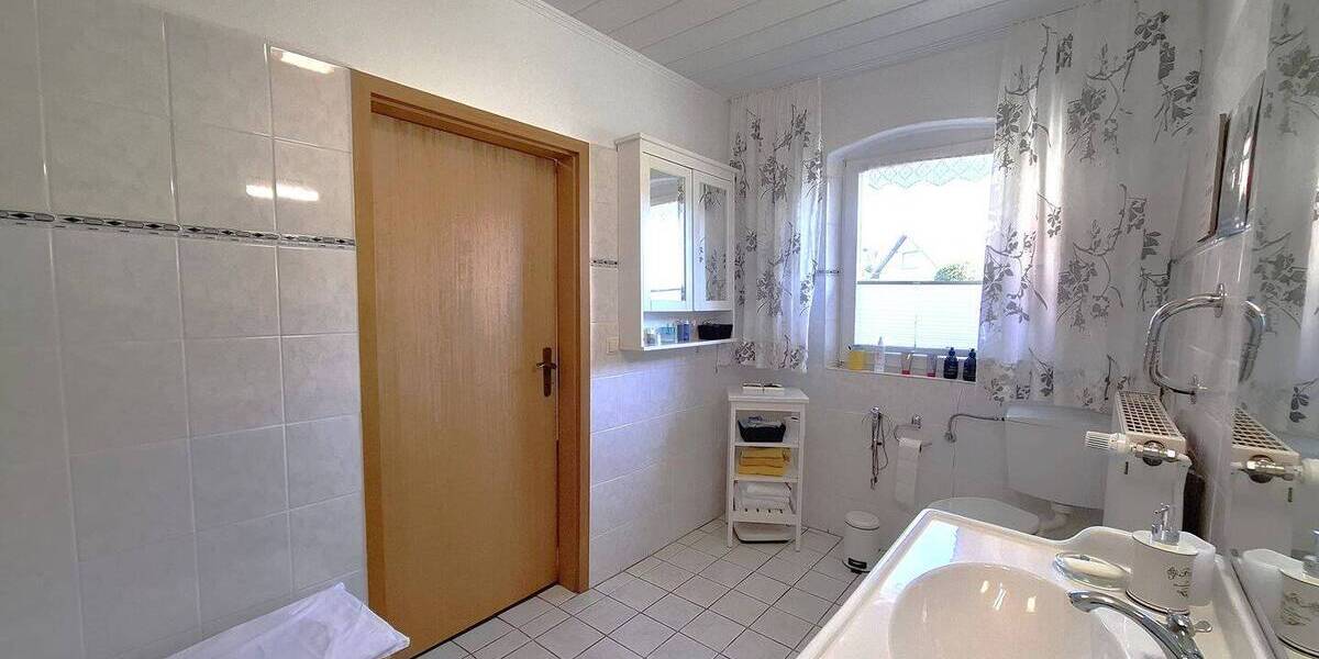 Einfamilienhaus Brake Kirchhammelwarden - 5 Zimmer, 144 m&sup2;, 240.000&euro; | Angebot:26388781