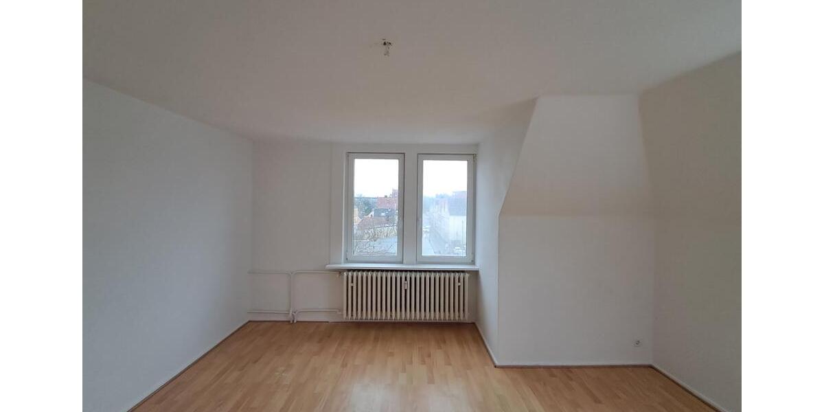 Anfragen NUR per E-Mail. Günstige 3-Zimmer Wohnung im 4-OG in der Nahe Kistner-Gelände. 3 zimmer