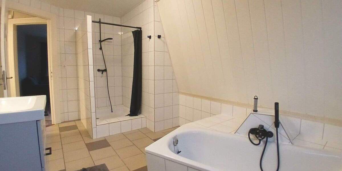 Großes Einfamilienhaus mit möglicher Einlieger-Ferienwohnung 7 zimmer