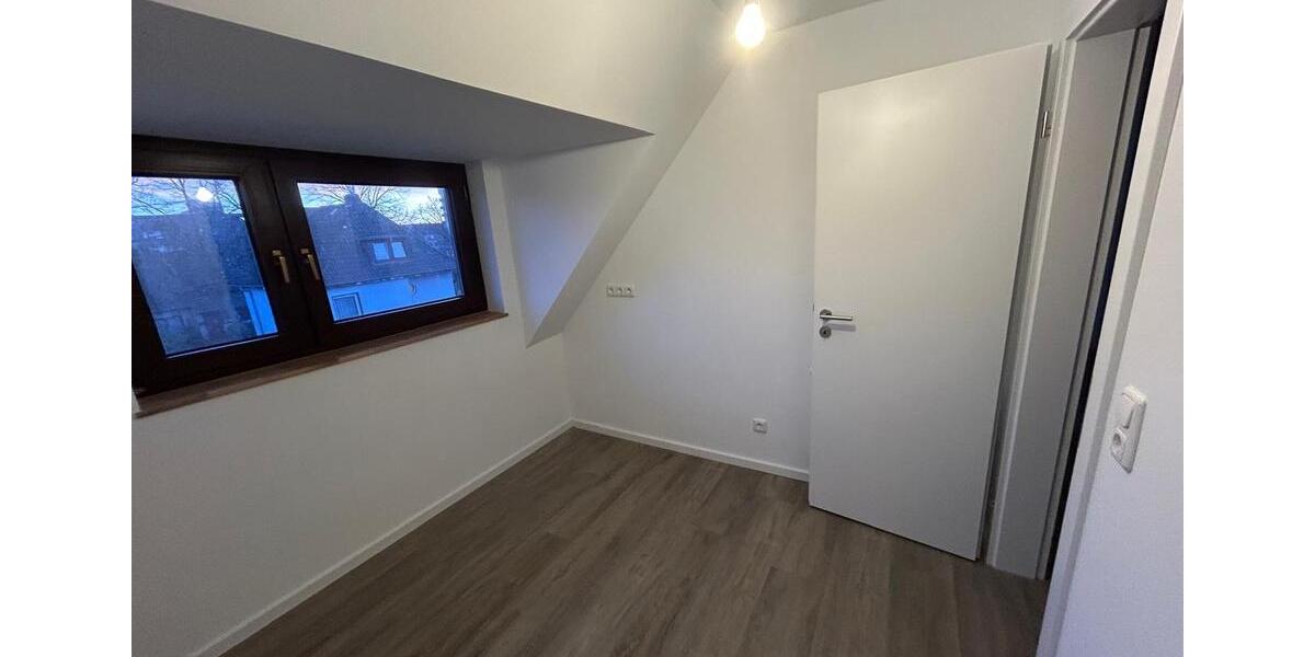 Dachgeschoßwohnung Bremerhaven Geestemünde - 2.5 Zimmer, 50 m&sup2;, 600&euro; | Angebot:25853122