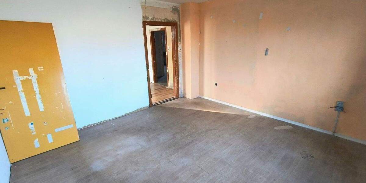 Mehrfamilienhaus, Wohnhaus Cappel Cappel - 6 Zimmer, 140 m&sup2;, 111.000&euro; | Angebot:24724360