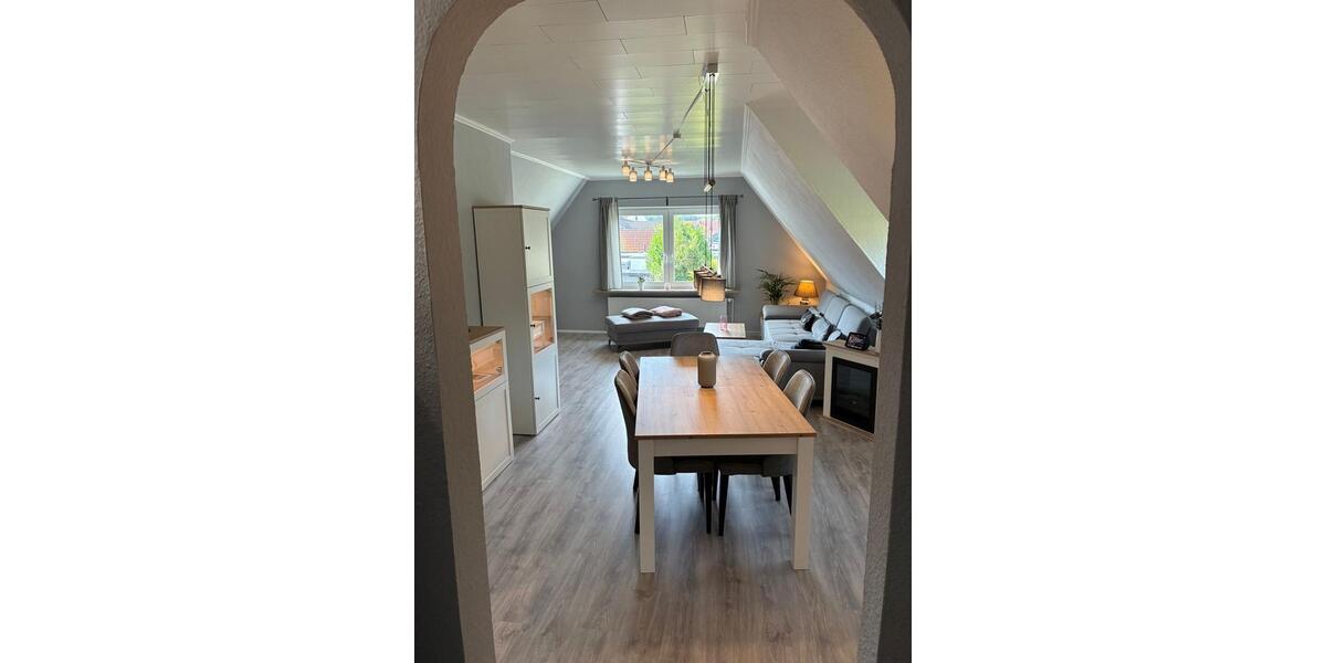 Dachgeschoßwohnung Bremerhaven Schiffdorferdamm - 3 Zimmer, 96 m&sup2;, 199.000&euro; | Angebot:25580552