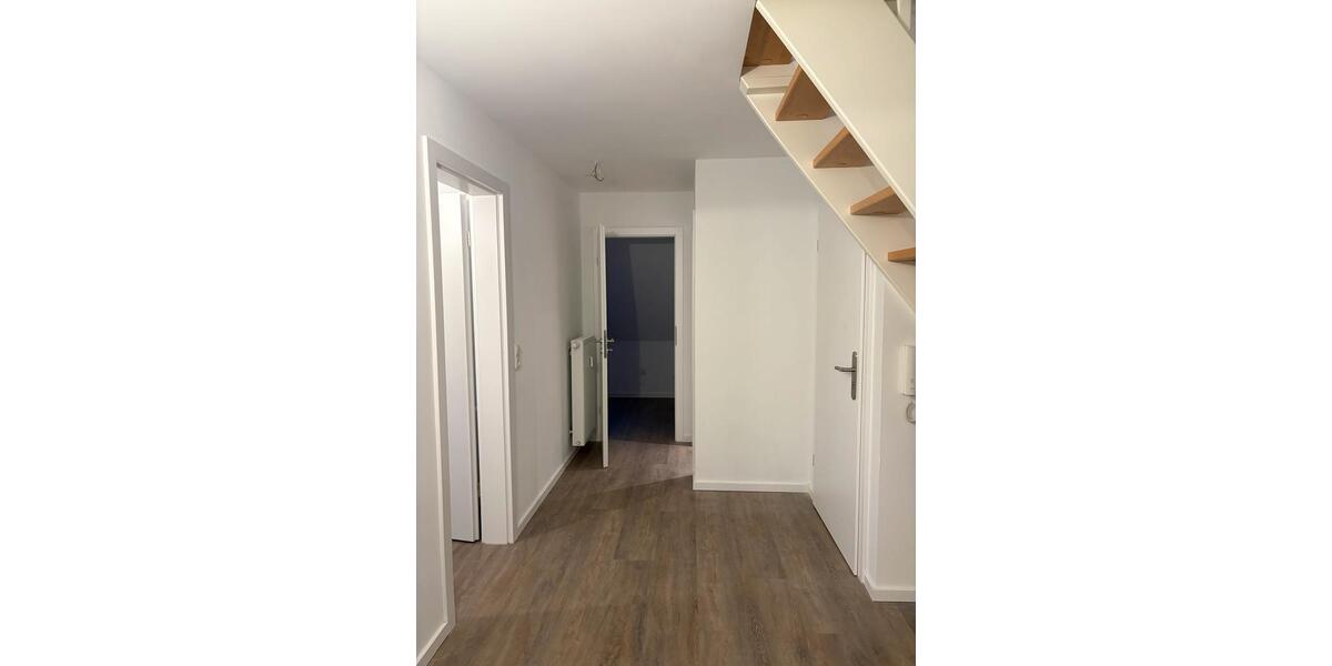 Dachgeschoßwohnung Bremerhaven Geestemünde - 2.5 Zimmer, 50 m&sup2;, 600&euro; | Angebot:25853122