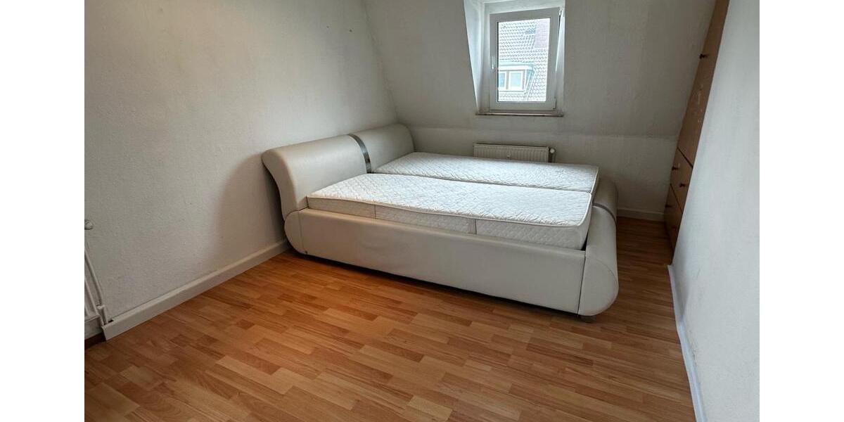 Dachgeschoßwohnung Bremerhaven Mitte - 4 Zimmer, 94 m&sup2;, 129.000&euro; | Angebot:26588513