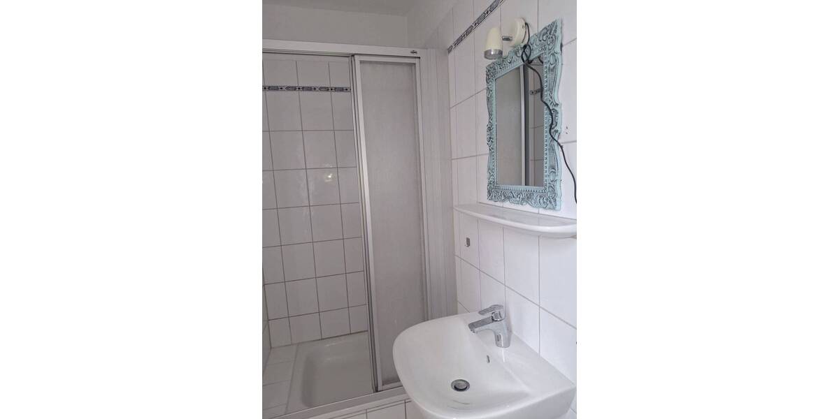 Großzügige 3-Zimmer-Wohnung im 2.OG – mit Charme, Einbauküche und Duschbad 3 zimmer