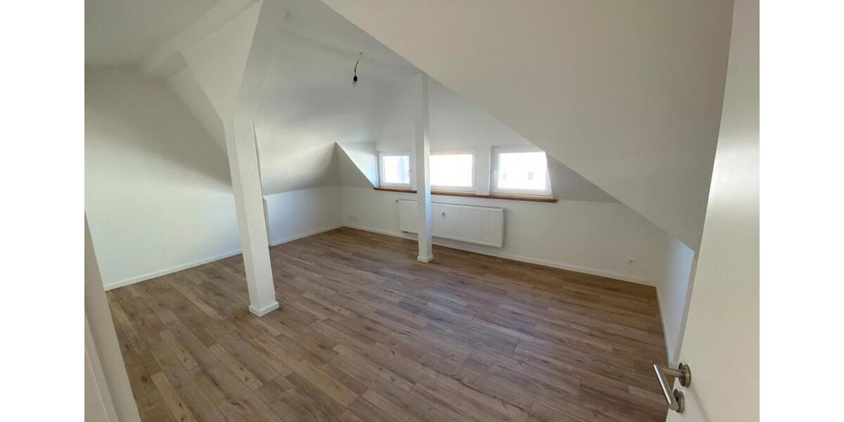 Dachgeschoßwohnung Bremerhaven - 4 Zimmer, 109 m&sup2;, 740&euro; | Angebot:26131237