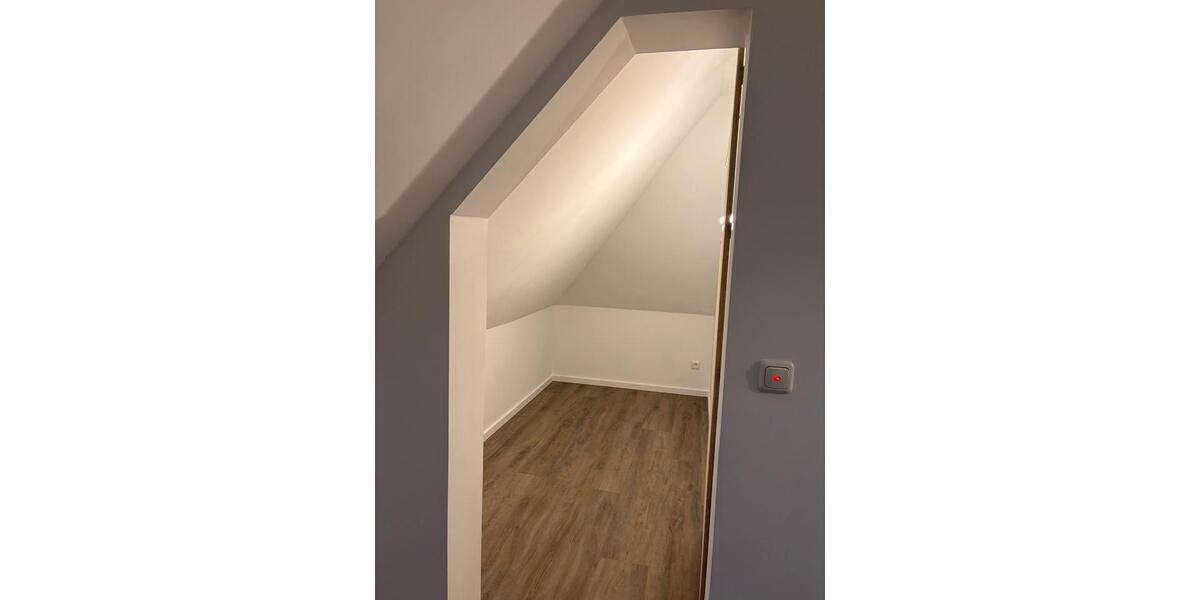 Dachgeschoßwohnung Bremerhaven Geestemünde - 2.5 Zimmer, 50 m&sup2;, 600&euro; | Angebot:25853122