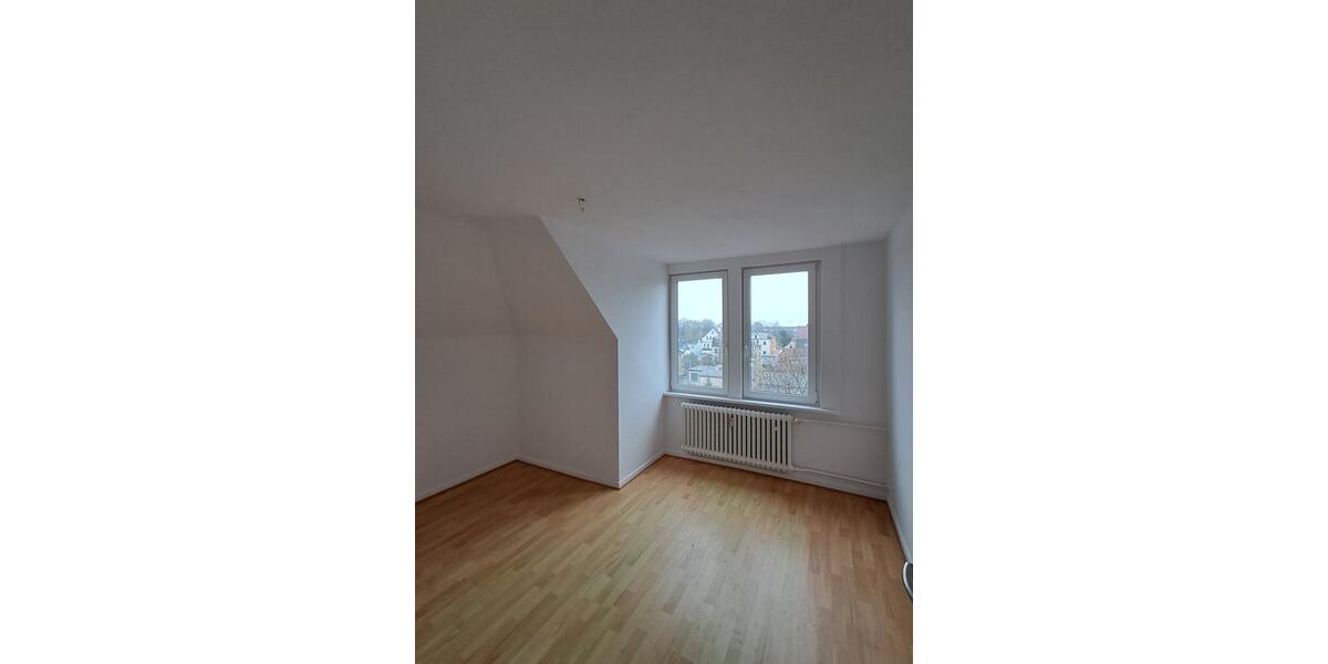 Anfragen NUR per E-Mail. Günstige 3-Zimmer Wohnung im 4-OG in der Nahe Kistner-Gelände. 3 zimmer