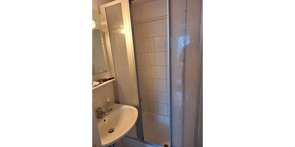 Dachgeschoßwohnung Bremerhaven Mitte - 1.5 Zimmer, 39 m&sup2;, 350&euro; | Angebot:24740527