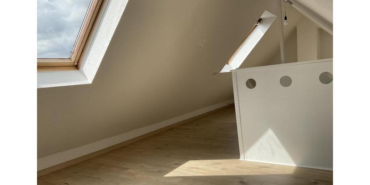 Dachgeschoßwohnung Bremerhaven Geestemünde - 3 Zimmer, 63 m&sup2;, 509&euro; | Angebot:25599781