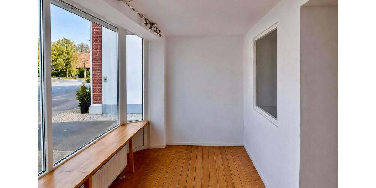 Einfamilienhaus Butjadingen - 11 Zimmer, 386 m&sup2;, 450.000&euro; | Angebot:27002058
