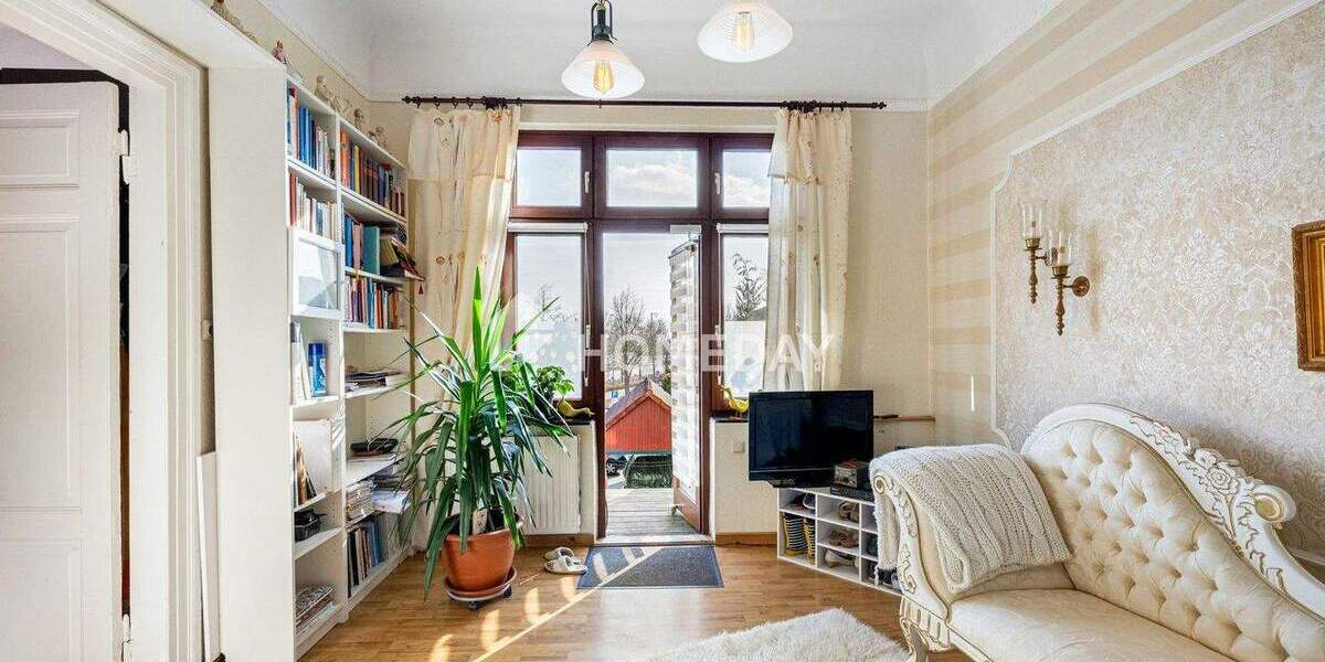 Schmuckstück mit Altbau-Charm mit praktischer Einliegerwohnung & Carports in zentraler Lage | Brake 7 zimmer