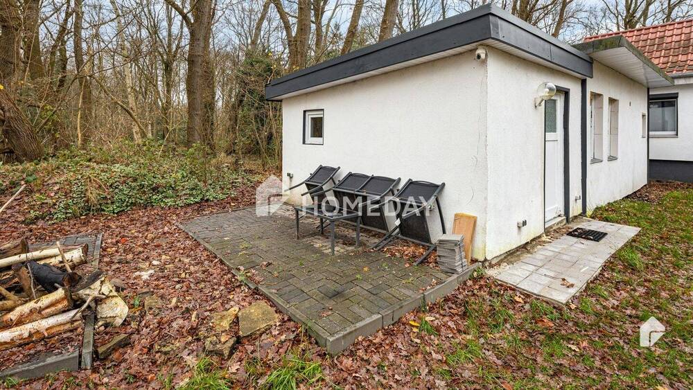 Teilsaniertes Einfamilienhaus mit großem Grundstück, Anbauten sowie 2 Garagen | BHV-Lehe 5 zimmer