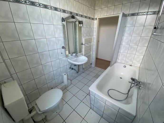 Etagenwohnung Bremerhaven Lehe - 2 Zimmer, 68 m&sup2;, 375&euro; | Angebot:26258428