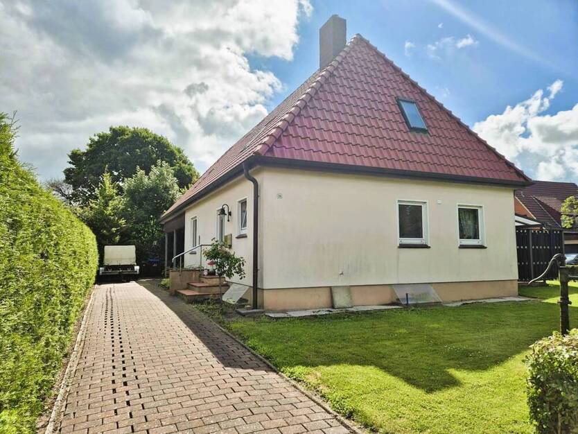 Großes, Saniertes Einfamilienhaus mit Garage in Butjadingen-Stollhamm