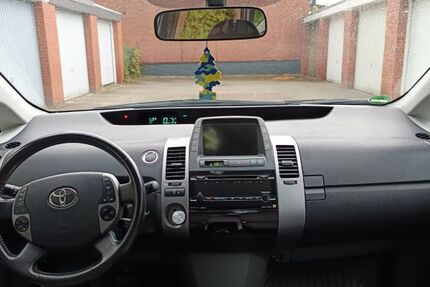 Toyota Prius 102.000 km 7.500 € Bremen 28327