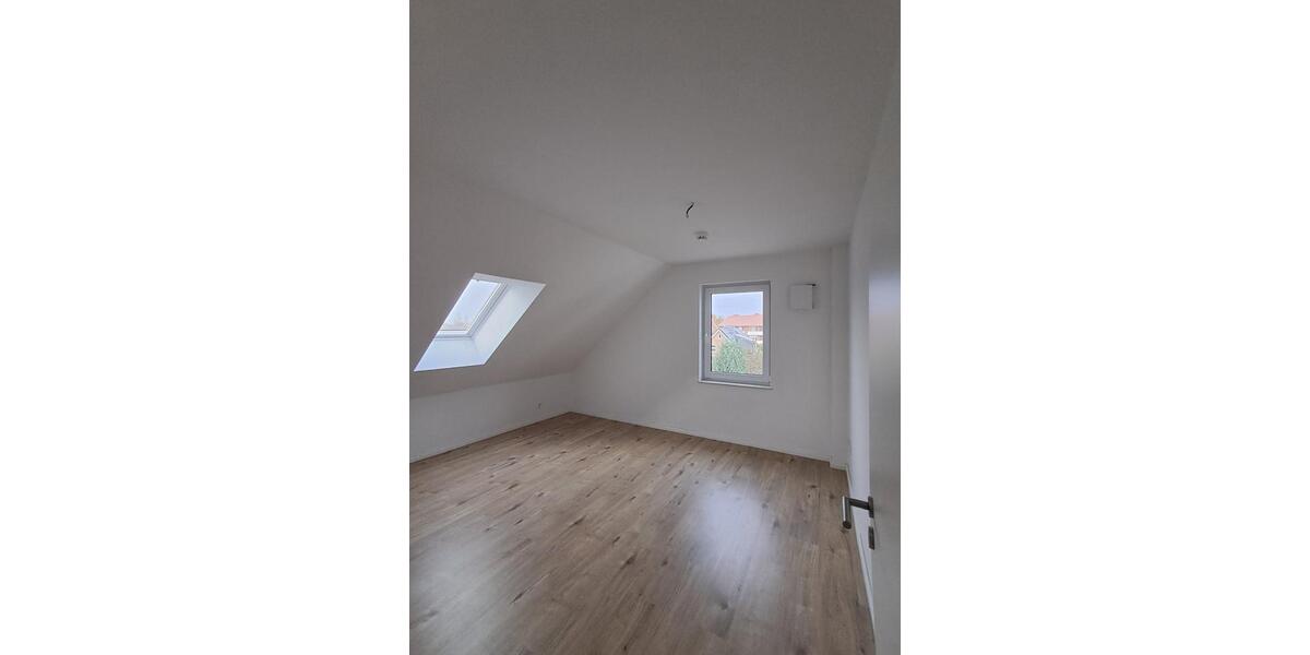 Anfragen NUR per E-Mail. Beliebte Wulsdorf. Bj 2022. Gepflegte 3-Zimmer 87 qm Wohnung mit offener Küche, Balkon, Aufzug, GarderobenraumAK, Fußbodenheizung und PKW-Stellplatz. 3 zimmer