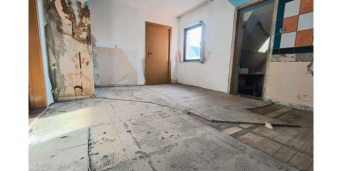 Mehrfamilienhaus, Wohnhaus Cappel Cappel - 6 Zimmer, 140 m&sup2;, 111.000&euro; | Angebot:24724360