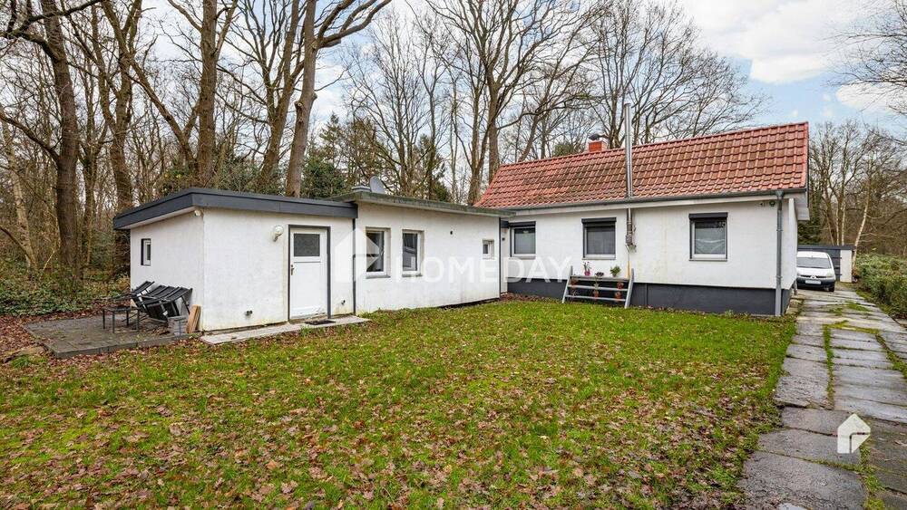 Teilsaniertes Einfamilienhaus mit großem Grundstück, Anbauten sowie 2 Garagen | BHV-Lehe 5 zimmer