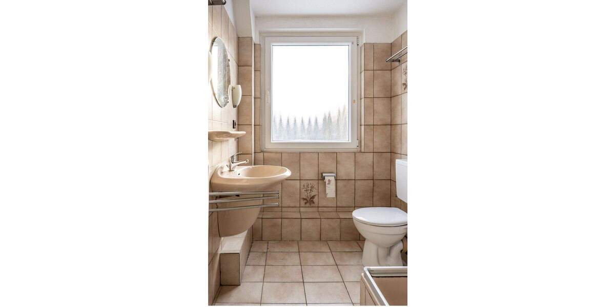 Reihenmittelhaus Bremerhaven Lehe - 8 Zimmer, 144 m&sup2;, 199.900&euro; | Angebot:25098047