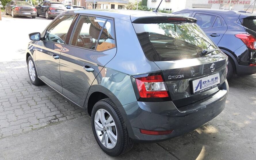 Skoda Fabia 68.762 km 11.900 € Bremerhaven 27572