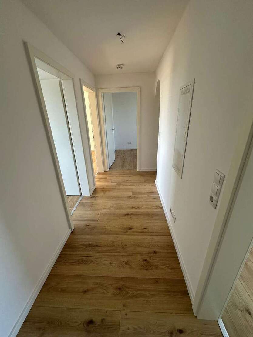 Wohnung zum Mieten in Wilhelmshaven 450 € 76.51 m² 4 zimmer