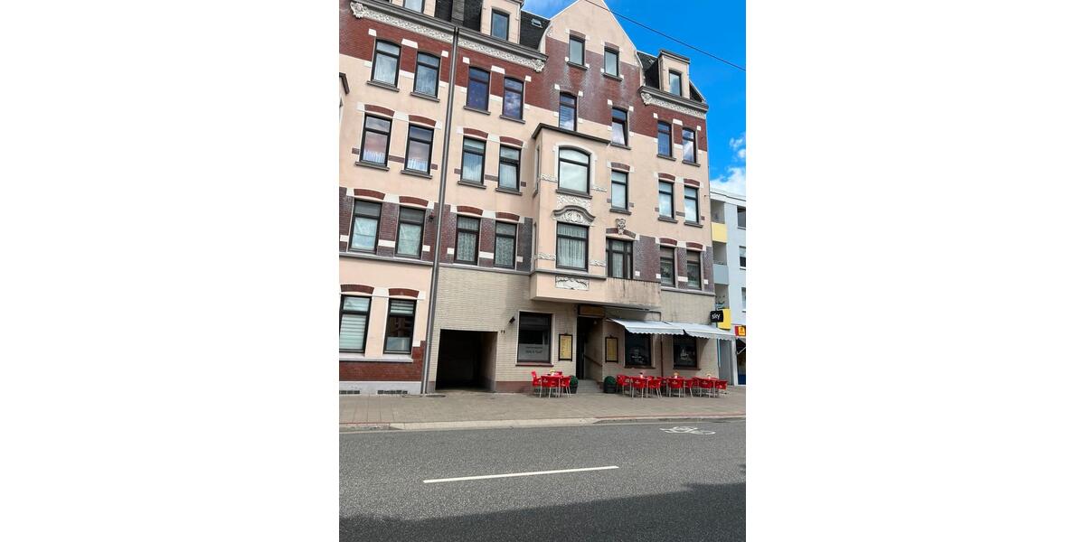 Verkaufe 5 ZKB mit Garage & Separate Einfahrt! 5 zimmer