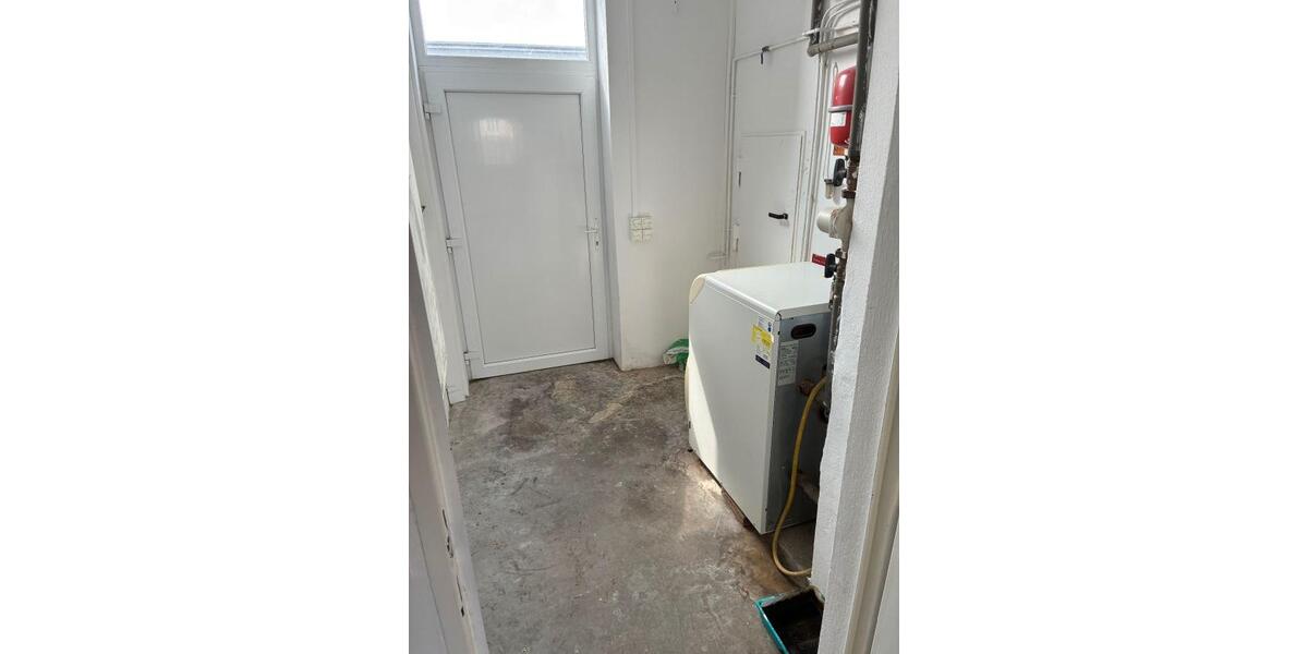 Provisionsfrei* Gewerbehof - 2 Bürogebäude, 240 m² Lager & 13 Garagen direkt am Wasser - Gewerbeobjekt Bremerhaven Fischereihafen (Stadtteil) | Angebot:24480932