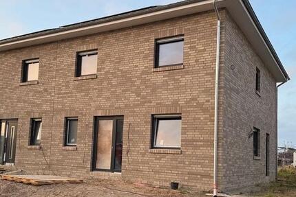 Haus Nordenham - 4 Zimmer, 120 m&sup2;, 1.620&euro; | Angebot:27610486