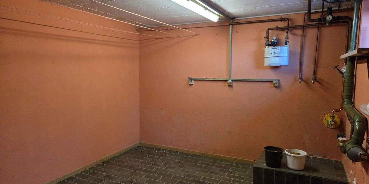 ruhig gelegener Bungalow mit Vollkeller, großer Garage und Gartenhaus 3 zimmer