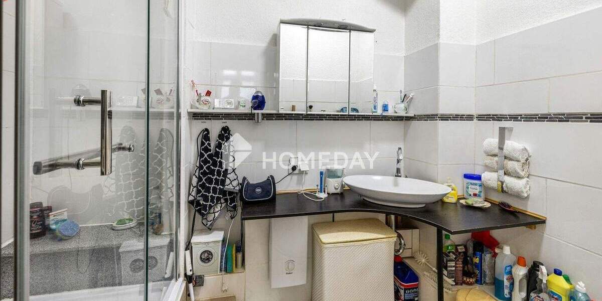 Schmuckstück mit Altbau-Charm mit praktischer Einliegerwohnung & Carports in zentraler Lage | Brake 7 zimmer