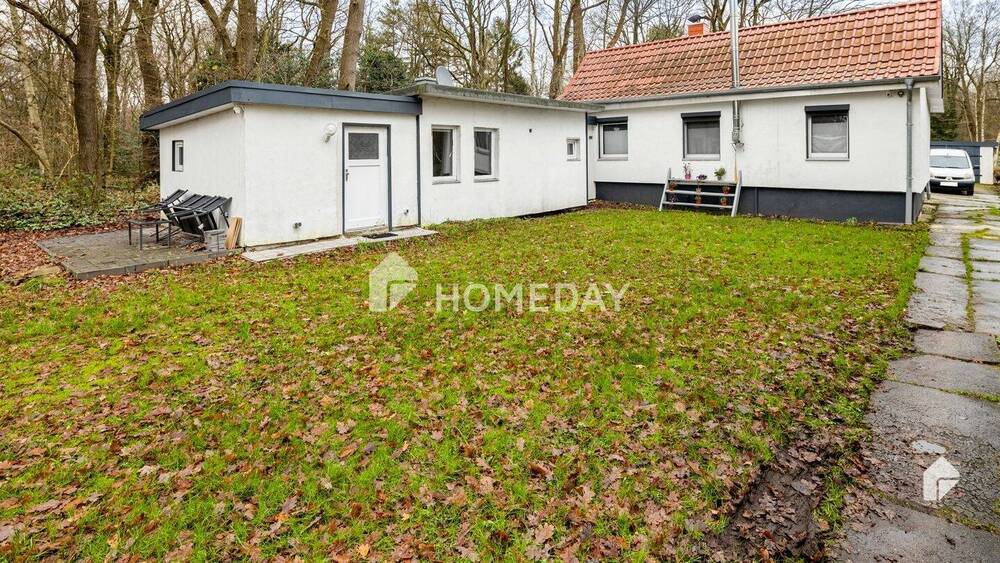 Teilsaniertes Einfamilienhaus mit großem Grundstück, Anbauten sowie 2 Garagen | BHV-Lehe 5 zimmer