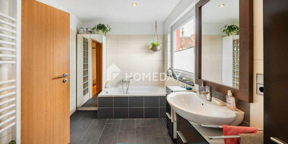 Reihenmittelhaus Bremerhaven Lehe - 7 Zimmer, 185 m&sup2;, 269.000&euro; | Angebot:24723069