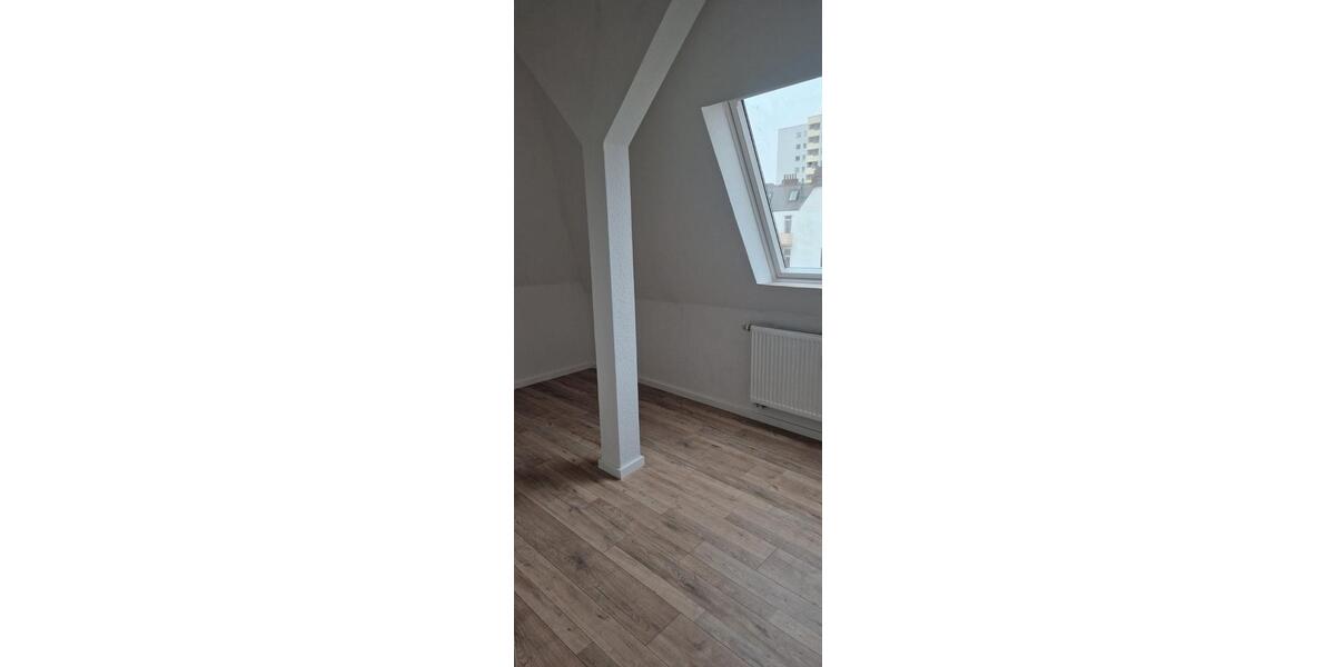 Dachgeschoßwohnung Bremerhaven - 4 Zimmer, 109 m&sup2;, 740&euro; | Angebot:26131237