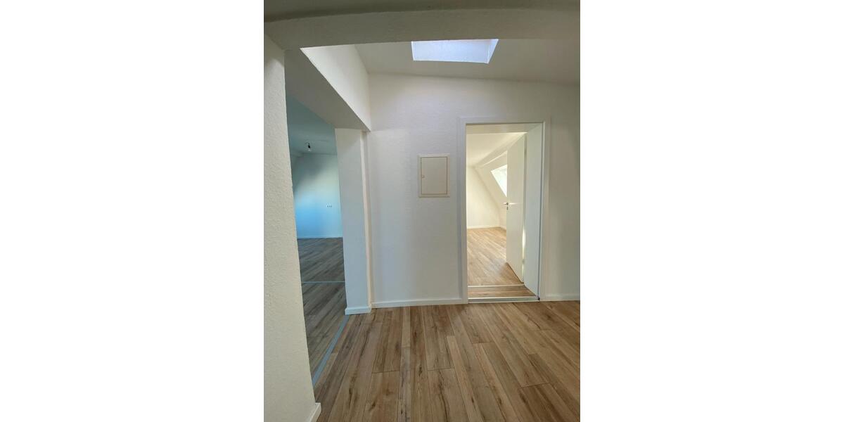 Dachgeschoßwohnung Bremerhaven - 4 Zimmer, 109 m&sup2;, 740&euro; | Angebot:26131237