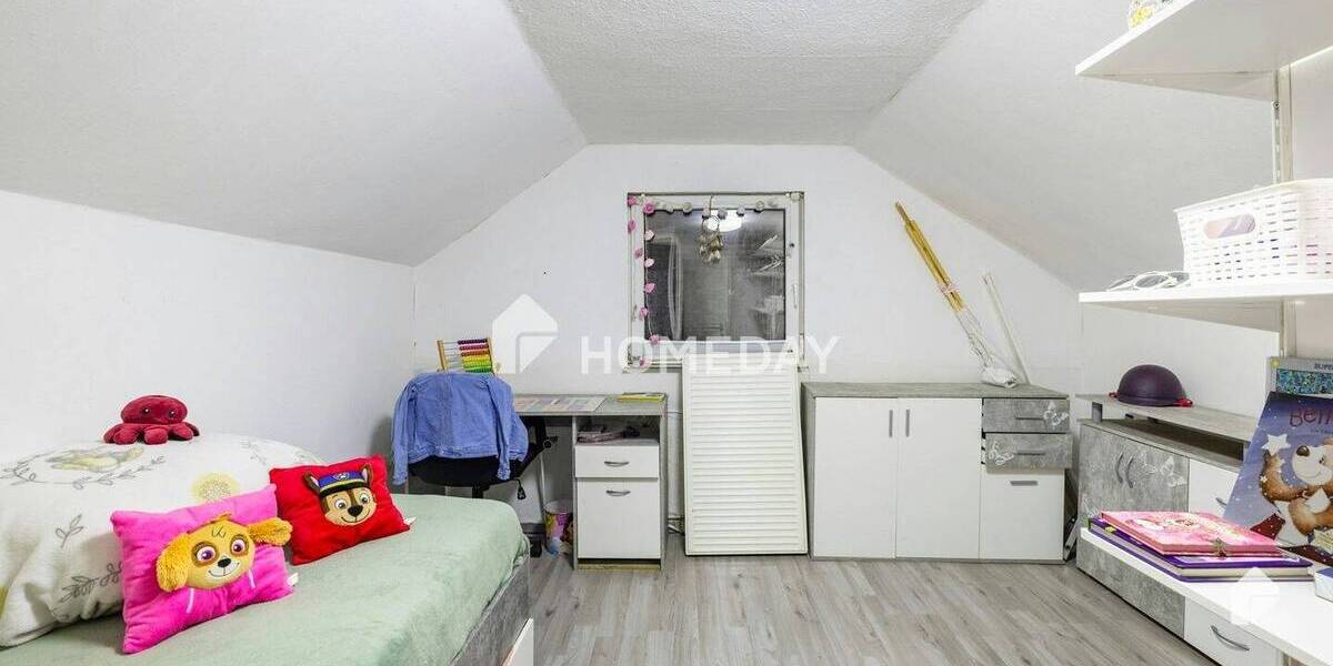 Teilsaniertes Einfamilienhaus mit großem Grundstück, Anbauten sowie 2 Garagen | BHV-Lehe 5 zimmer