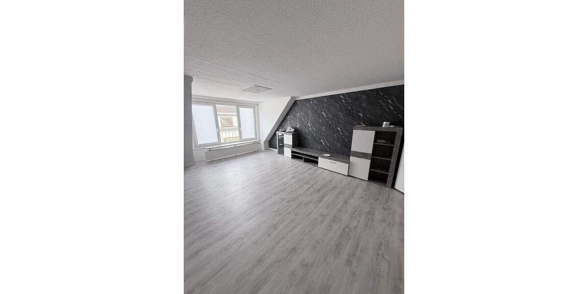 Dachgeschoßwohnung Bremerhaven Mitte - 3 Zimmer, 85 m&sup2;, 500&euro; | Angebot:25985898