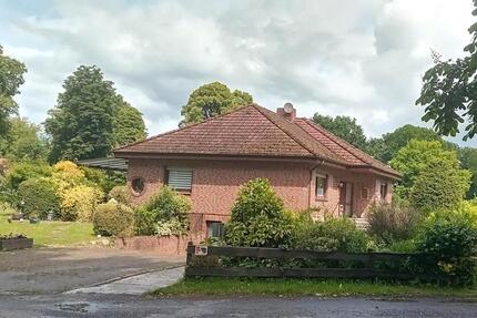 schöner Bungalow mit Keller & grossen Garten