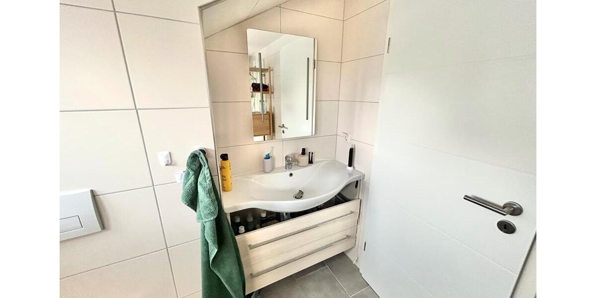 Dachgeschoßwohnung Geestland - 3 Zimmer, 88 m&sup2;, 750&euro; | Angebot:24551411