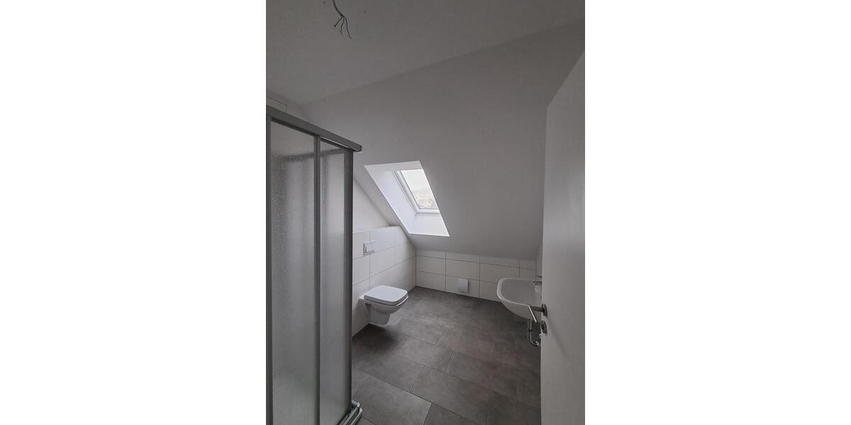 Anfragen NUR per E-Mail. Beliebte Wulsdorf. Bj 2022. Gepflegte 3-Zimmer 87 qm Wohnung mit offener Küche, Balkon, Aufzug, GarderobenraumAK, Fußbodenheizung und PKW-Stellplatz. 3 zimmer