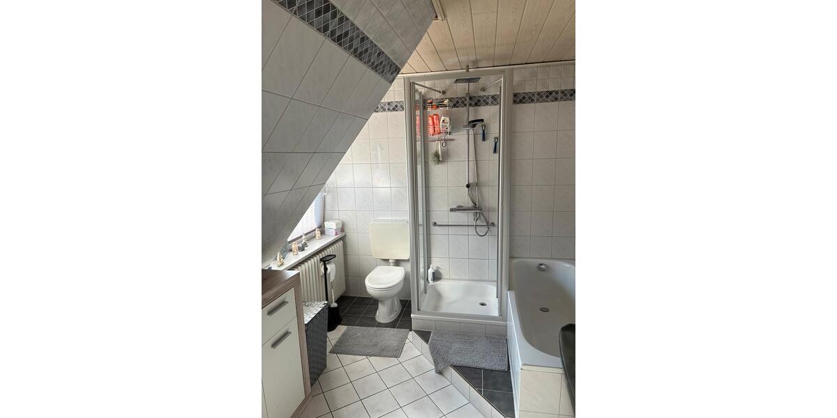 Dachgeschoßwohnung Bremerhaven Schiffdorferdamm - 3 Zimmer, 96 m&sup2;, 189.000&euro; | Angebot:25580552