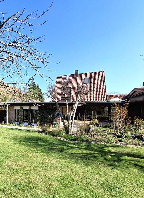 Stilvolles Einfamilienhaus mit großzügigem Anbau im Bungalow-Stil 5 zimmer