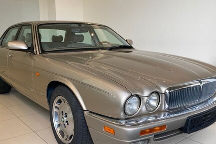 Jaguar XJ 81.190 km 12.970 € Bremen 28357